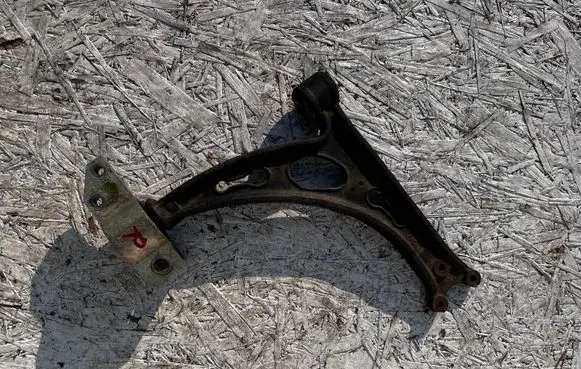 Volkswagen Golf V Front control arm