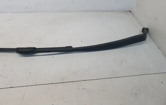 Toyota Auris 150 Front wiper blade arm 6868 1700