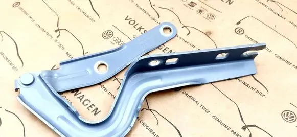 Engine bonnet/hood hinges