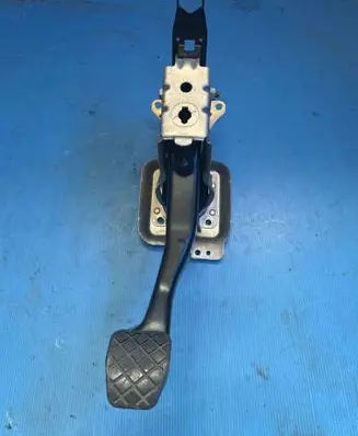 Volkswagen PASSAT B6 Brake pedal 1K1721057AD
