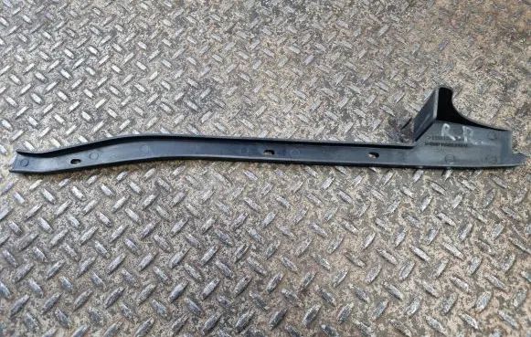 Cadillac Escalade Rear bumper mounting bracket 15912685