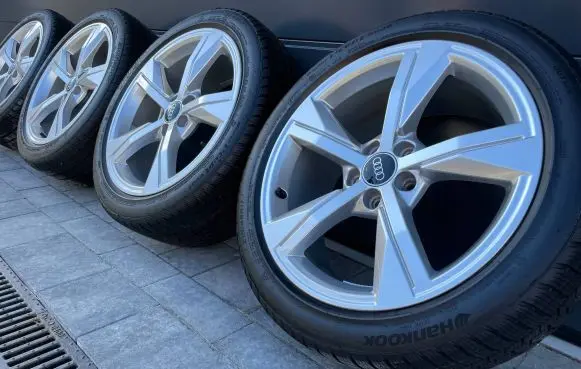 Audi A1 R17 alloy rim 82A01025G