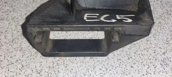 Radiator mount bracket