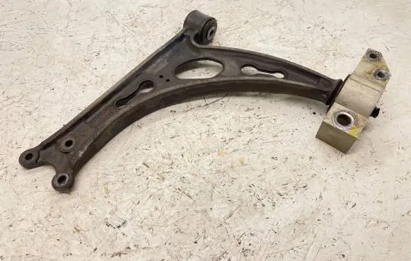 Volkswagen Touran I Front lower control arm/wishbone 1K0407153G