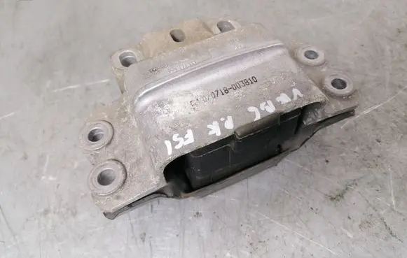 Volkswagen PASSAT B6 Engine mount bracket 3C0199555P