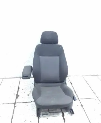 Opel Zafira B Front driver seat 00268675