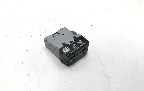 Volvo XC40 USB socket connector 31682676