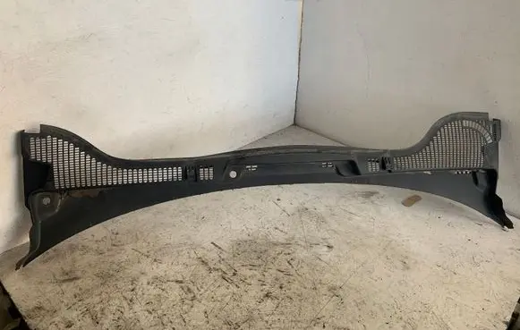 Skoda Octavia Mk2 (1Z) Bonnet wind deflector 