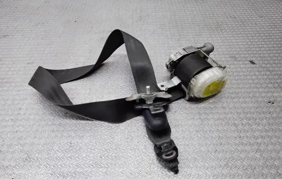 Hyundai i30 Front seatbelt 888202R900