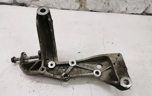 Volkswagen Golf Plus Engine mounting bracket 1K0199296E