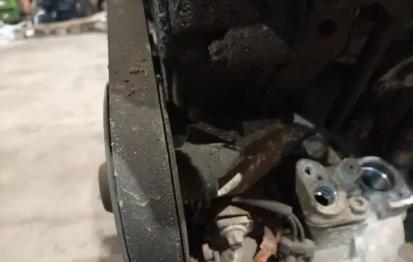 Opel Zafira A Engine mounting bracket