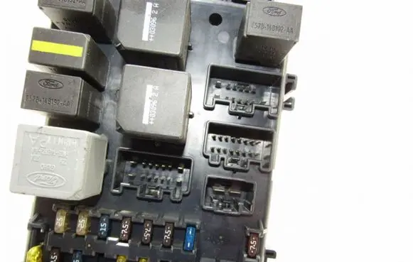 Ford Mondeo Mk III Fuse module 1s7t14a073ag