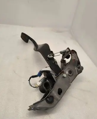 Toyota RAV 4 (XA30) Clutch pedal 
