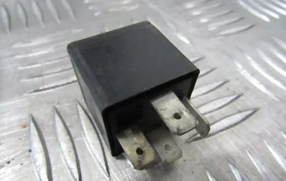 Opel Zafira A Other relay 90464760 v23134-k52-x220