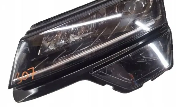 Skoda Karoq Headlight/headlamp