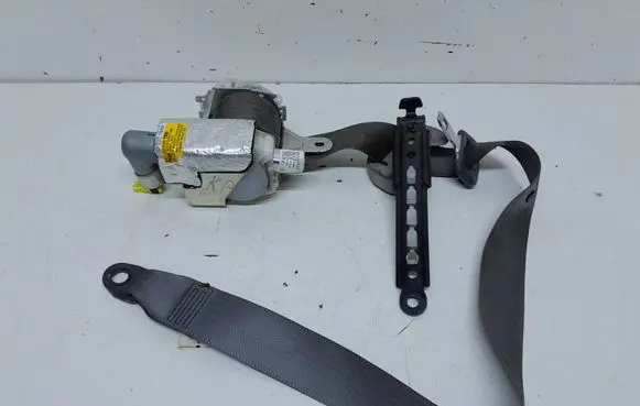 Toyota Prius (XW20) Front seatbelt 7L8220P