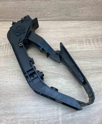 Mercedes-Benz E W211 Accelerator throttle pedal A2113000704
