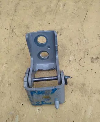 Peugeot 3008 II Front door lower hinge 