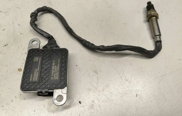 Mercedes-Benz C W205 Lambda probe sensor A0009058011
