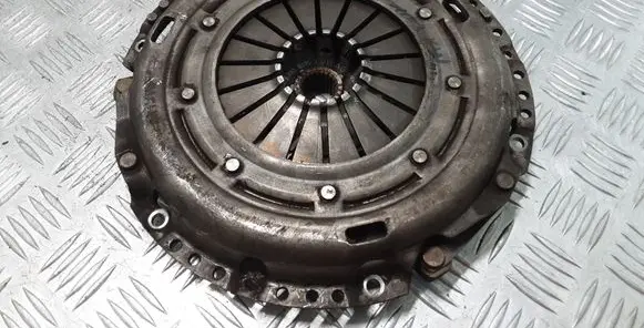 Volkswagen PASSAT B6 Pressure plate 03G141031G M240E 03G141025H