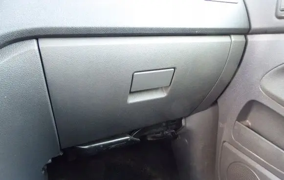 Ford C-MAX II Glove box