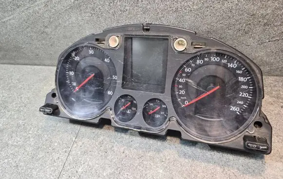 Volkswagen PASSAT B6 Speedometer (instrument cluster) 3C0920871E A2C53242429