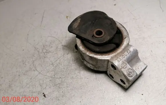 Mitsubishi Space Star Engine mount bracket 3318030