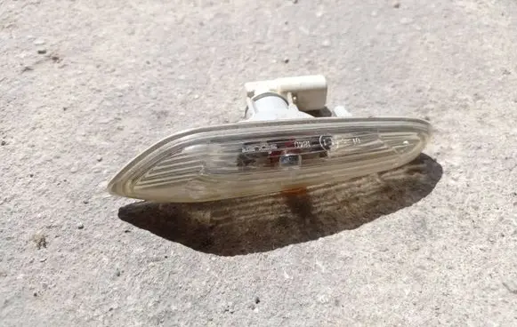 BMW 1 E81 E87 Front fender indicator light 6932997