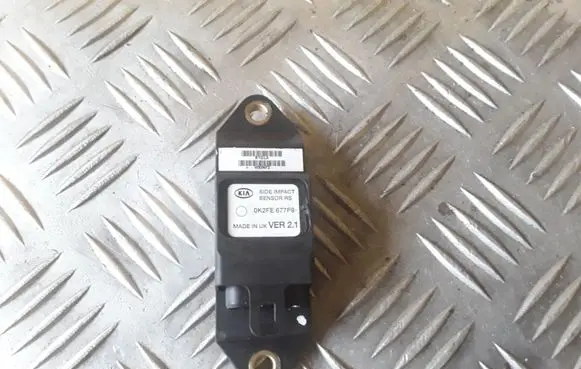 KIA Carens I Airbag deployment crash/impact sensor 0K2FE677F9