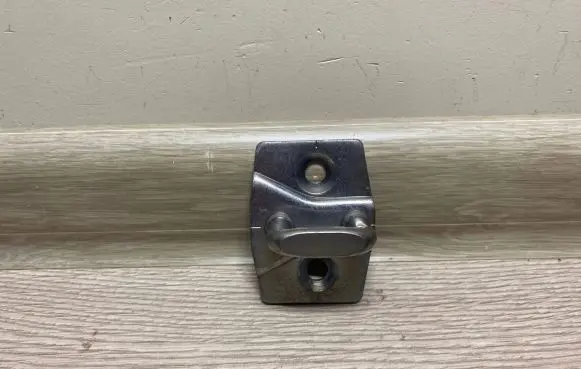 BMW X3 F25 Front door lock loop/hook striker 7249639 724963