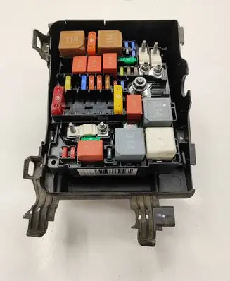 Peugeot 508 II Fuse module 9804848580