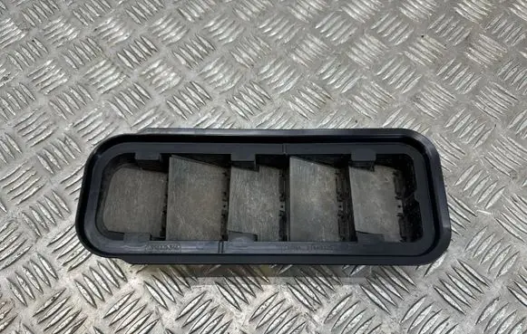 Volvo XC40 Quarter panel pressure vent 31449325