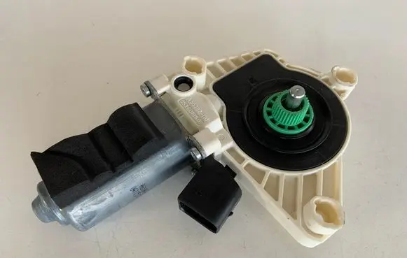 Mercedes-Benz CLA C117 X117 W117 Front door window regulator motor A55382110