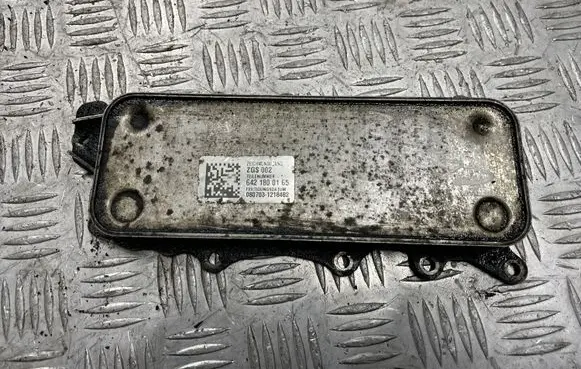 Mercedes-Benz CLS C218 X218 Oil filter mounting bracket 6421800165