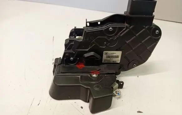 Volvo V70 Front door lock 31253674