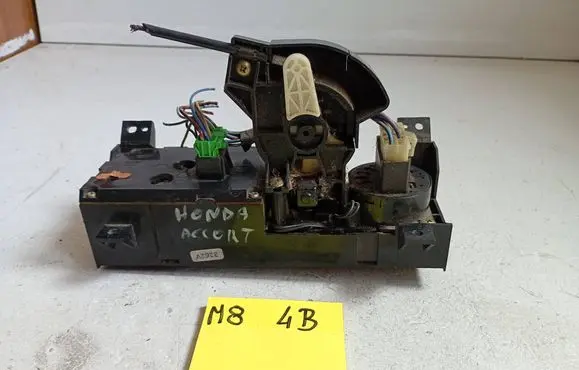 Honda Accord Central console control unit 3262V