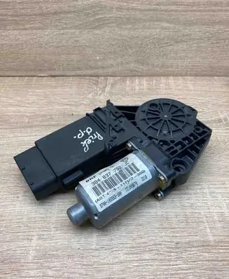 Volkswagen PASSAT B5.5 Front door window regulator motor 3B4837752JC