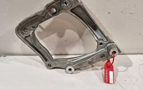 Opel Mokka B A/C compressor mount bracket 9826641380
