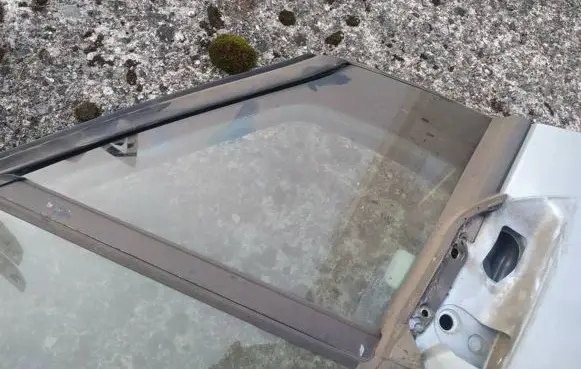 Peugeot 807 Front door vent window glass four-door 