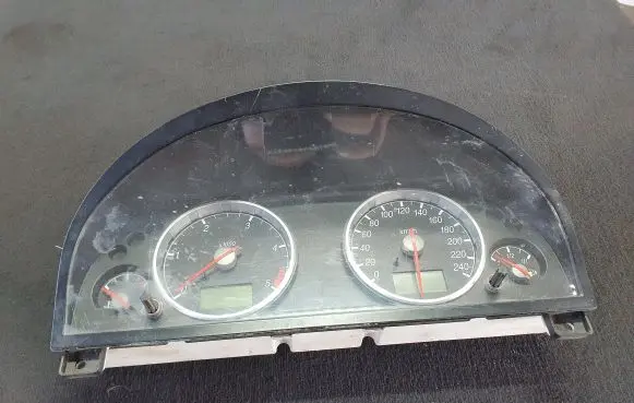Ford Mondeo Mk III Speedometer (instrument cluster) 1S7F108412 44ZU187 1S7F10841