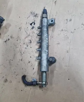 Nissan X-Trail T30 Fuel distributor 