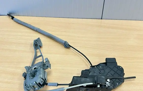 Volvo XC60 Front door lock 31416674