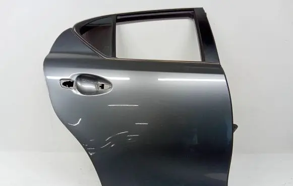 Lexus CT 200H Rear door