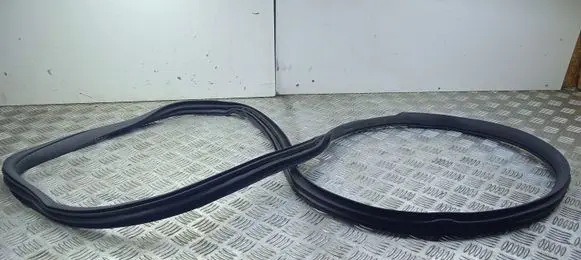 Mercedes-Benz C W205 Rear door rubber seal (on body) A2056970251