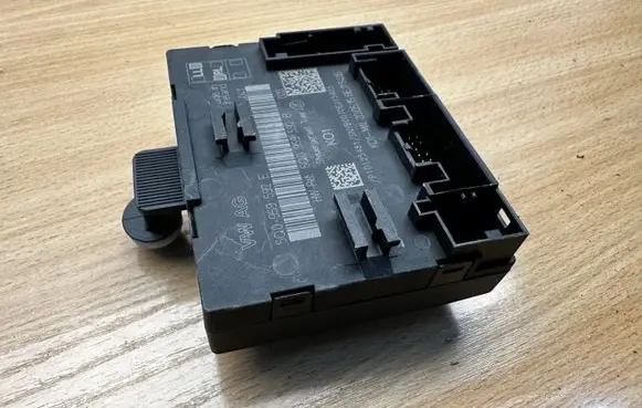 Volkswagen PASSAT B8 Door control unit/module 5Q0959592B