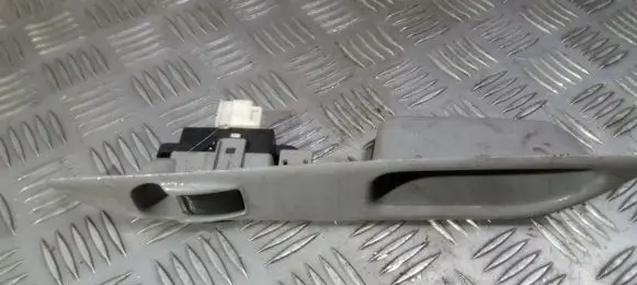 Nissan Almera Tino Electric window control switch 82960BU700 82960BU0001