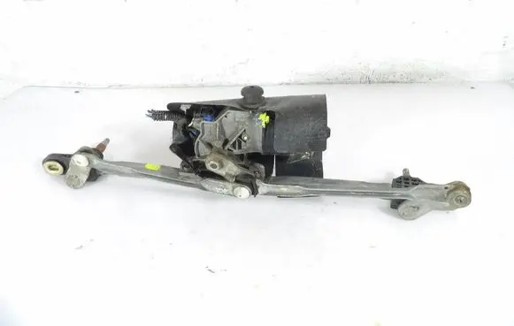 Front wiper linkage and motor