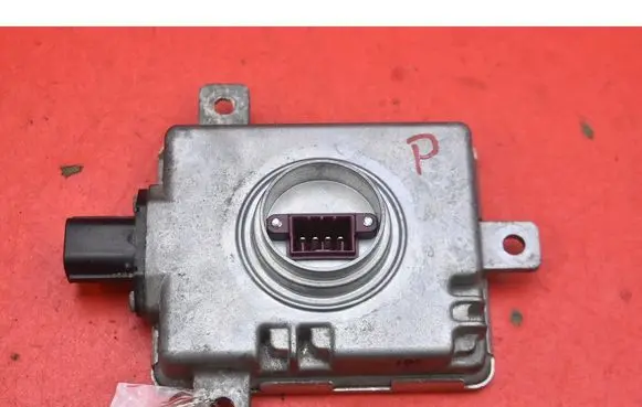 Nissan X-Trail T30 Voltage converter/converter module W3T20971