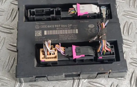 Audi A4 S4 B8 8K Comfort/convenience module 8K0907064DP 5DK00991884 00002001B