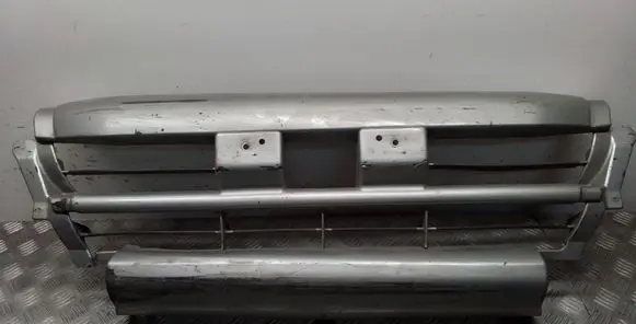 Mitsubishi L200 Front bumper upper radiator grill MR144777